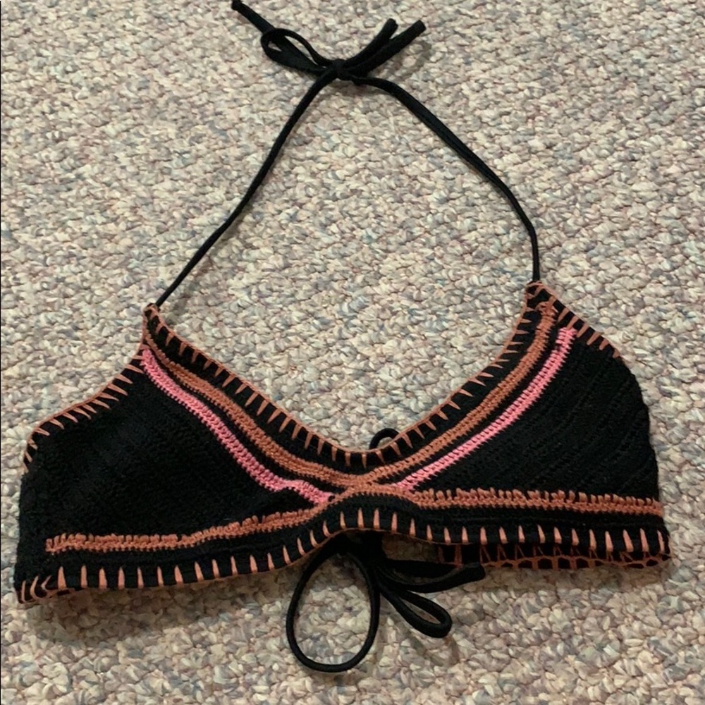Black target swim top